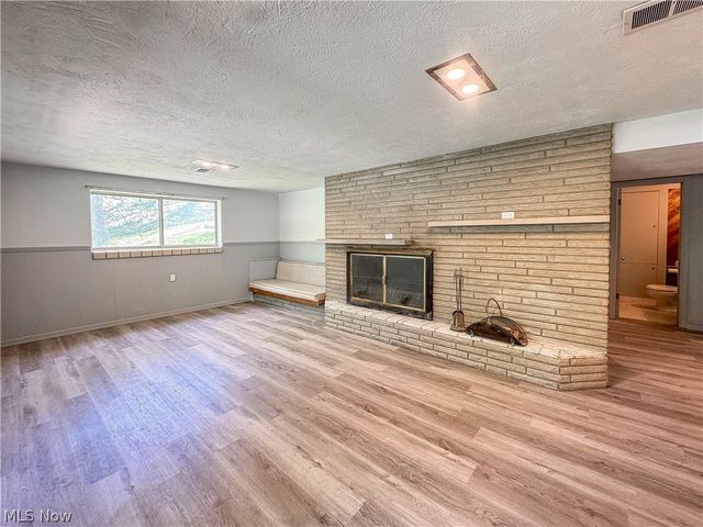 1050 Park Circle, Girard, OH 44420