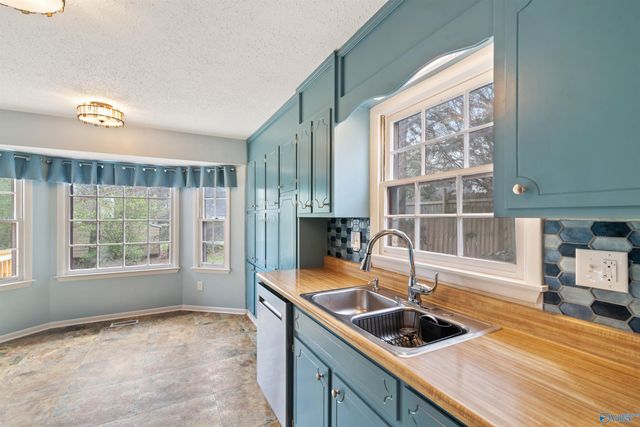 1008 Vicksburg Lane SE, Huntsville, AL 35803