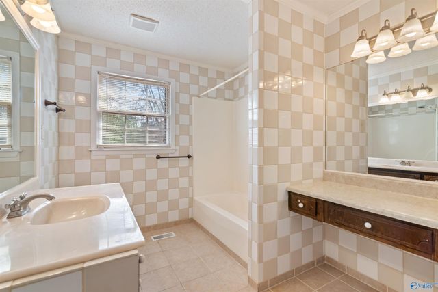 1008 Vicksburg Lane SE, Huntsville, AL 35803