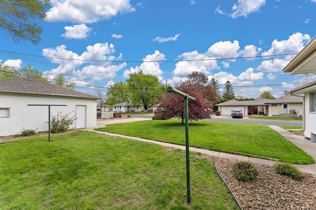 202 Ash Street W, South Saint Paul, MN 55075