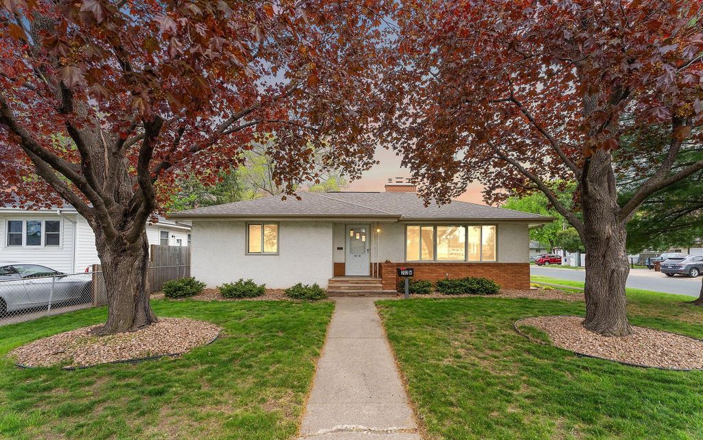 202 Ash Street W, South Saint Paul, MN 55075