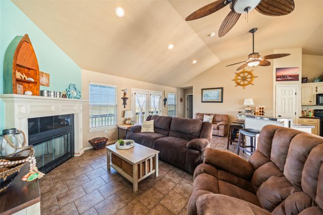 3190 Fm-2031, Matagorda, TX 77457