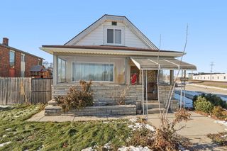 2101 S 60th STREET, West Allis, WI 53219