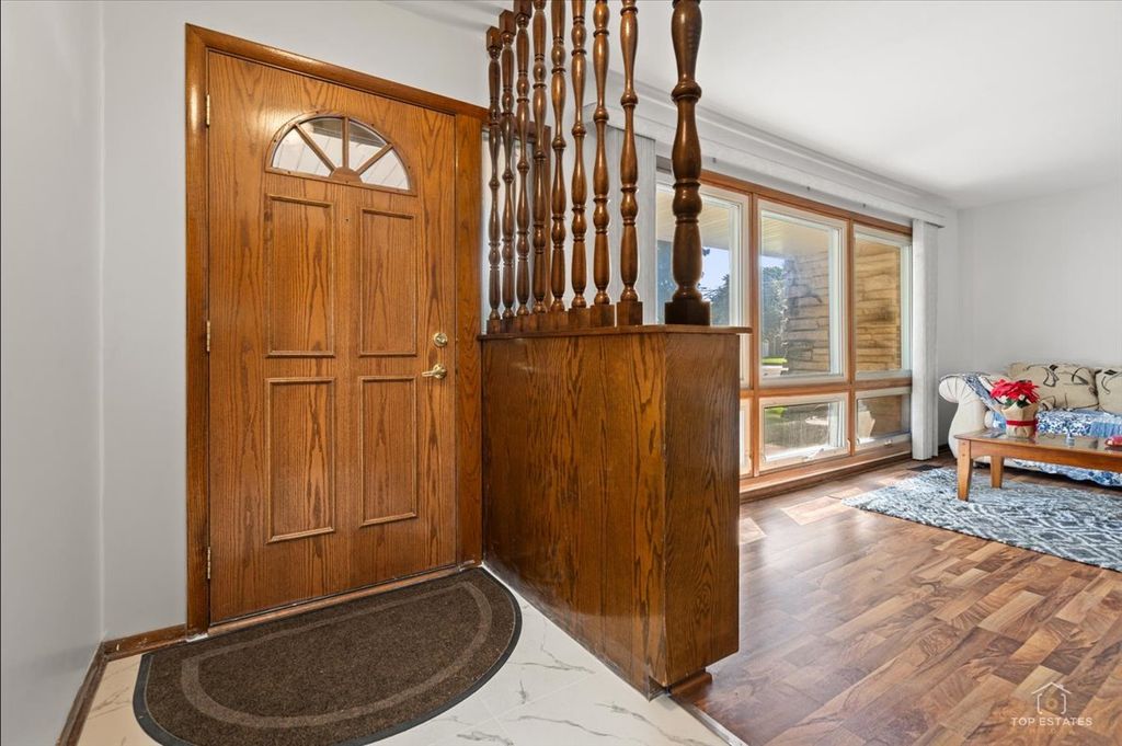 1810 Pratt Avenue, Des Plaines, IL 60018 — photo 3