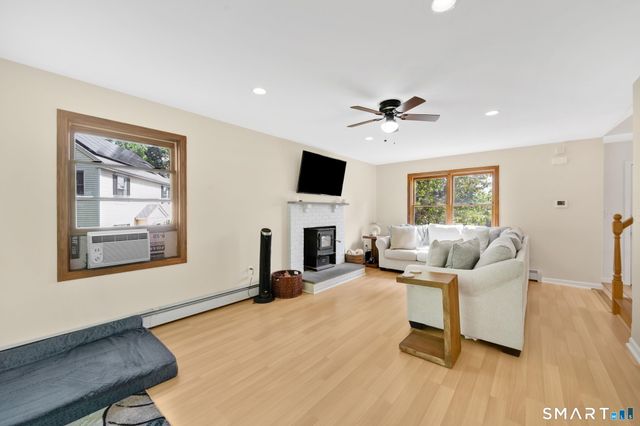259 Wimbledon Gate North, Torrington, CT 06790