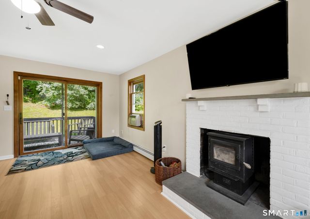 259 Wimbledon Gate North, Torrington, CT 06790