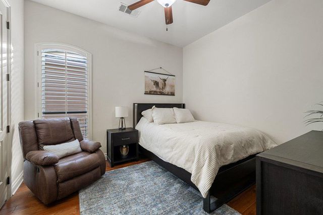 502 Hummingbird LN 1, Austin, TX 78734