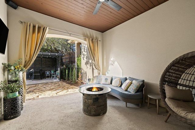 502 Hummingbird LN 1, Austin, TX 78734