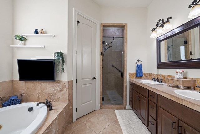 502 Hummingbird LN 1, Austin, TX 78734