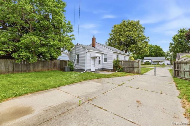 77 Huron Avenue, Mount Clemens, MI 48043