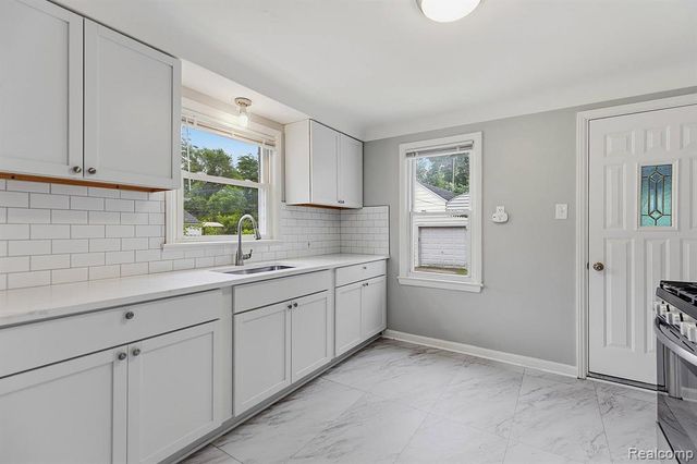 77 Huron Avenue, Mount Clemens, MI 48043