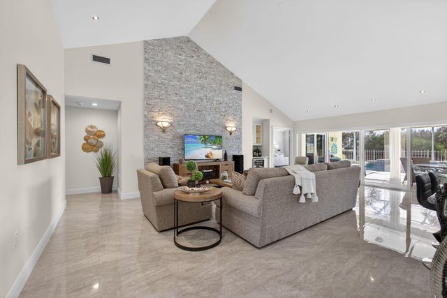 2294 Saratoga Bay Drive, West Palm Beach, FL 33409