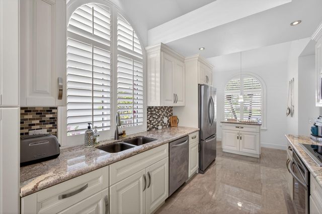 2294 Saratoga Bay Drive, West Palm Beach, FL 33409