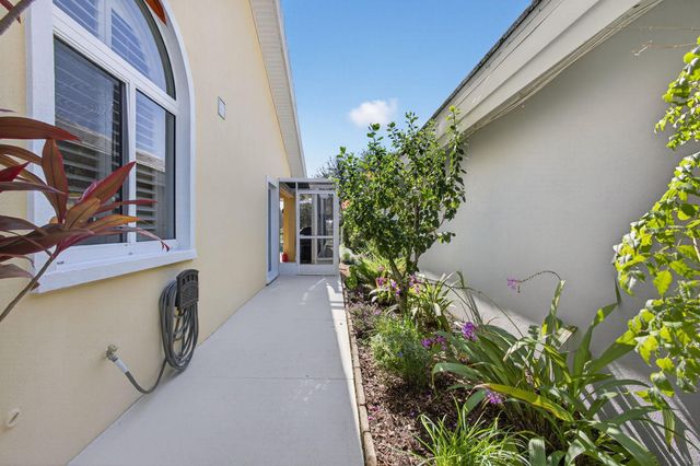 2294 Saratoga Bay Drive, West Palm Beach, FL 33409