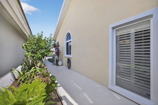 2294 Saratoga Bay Drive, West Palm Beach, FL 33409