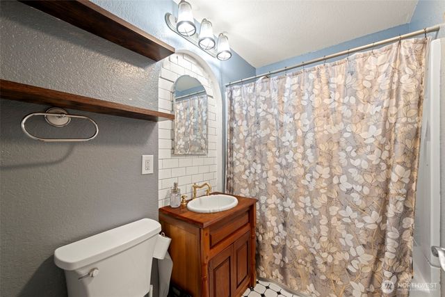 222 SW 305th Street, Federal Way, WA 98023