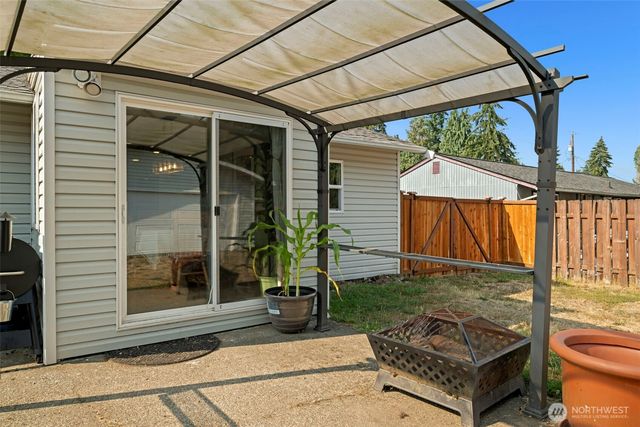 222 SW 305th Street, Federal Way, WA 98023