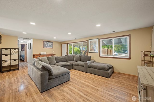 222 SW 305th Street, Federal Way, WA 98023