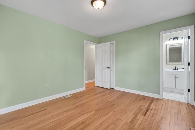 6047 Sc-165, Ravenel, SC 29470