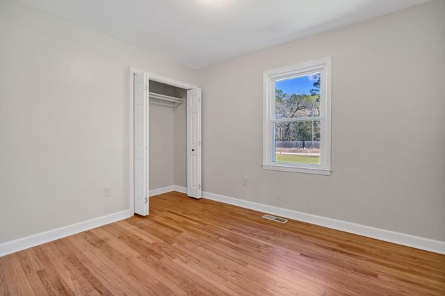 6047 Sc-165, Ravenel, SC 29470