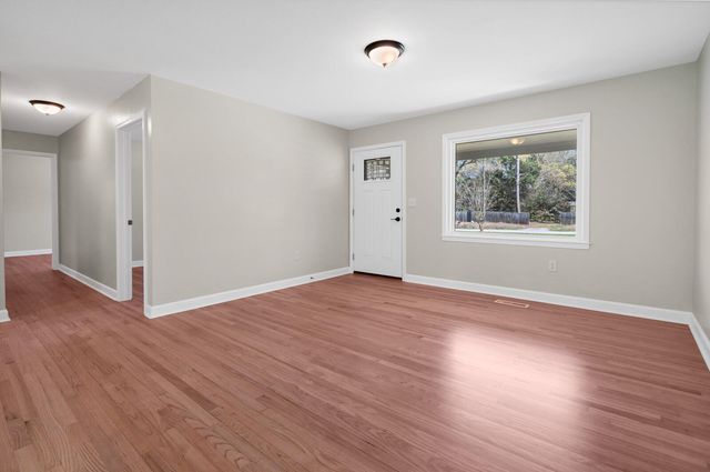 6047 Sc-165, Ravenel, SC 29470