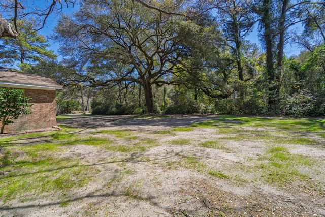 6047 Sc-165, Ravenel, SC 29470