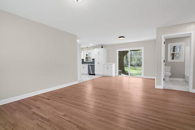 6047 Sc-165, Ravenel, SC 29470