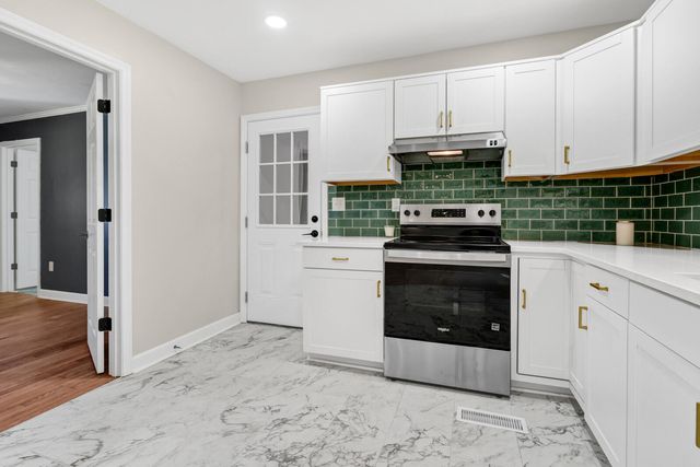 6047 Sc-165, Ravenel, SC 29470