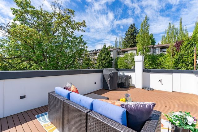 230 26th Avenue E, Seattle, WA 98112