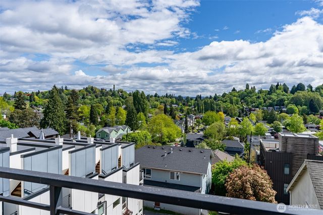 230 26th Avenue E, Seattle, WA 98112