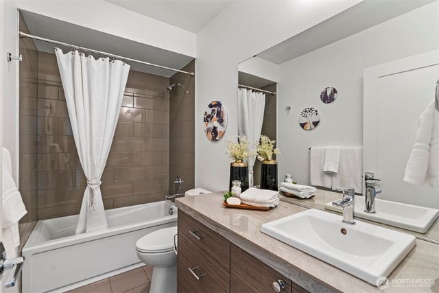 230 26th Avenue E, Seattle, WA 98112