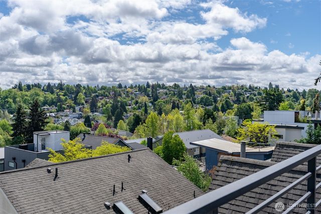 230 26th Avenue E, Seattle, WA 98112