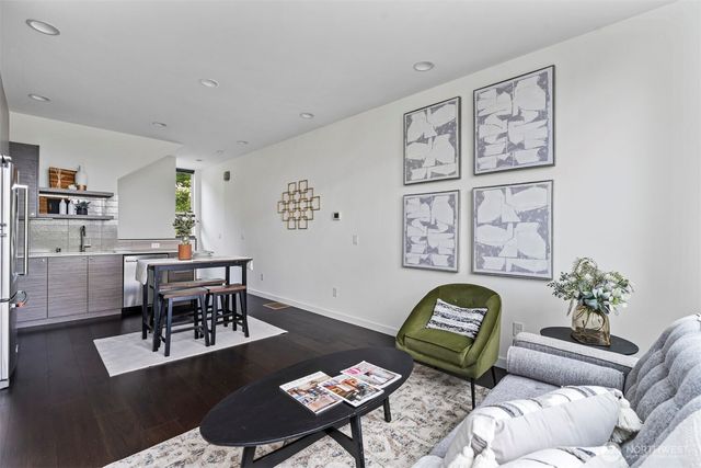 230 26th Avenue E, Seattle, WA 98112