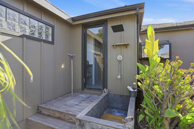 520 Ocean View Avenue, Santa Cruz, CA 95062