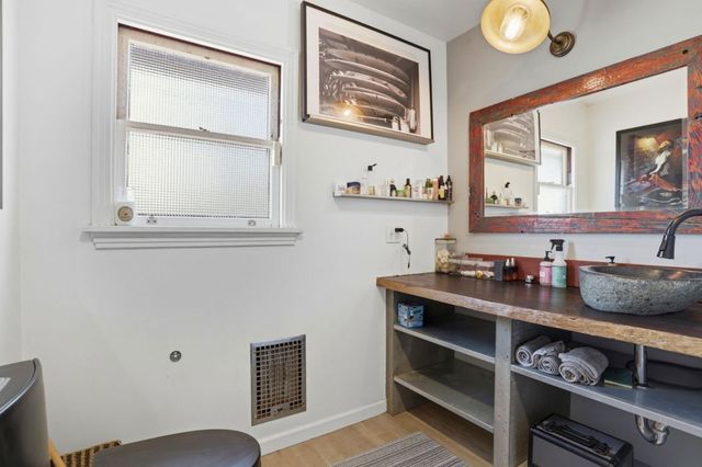 520 Ocean View Avenue, Santa Cruz, CA 95062