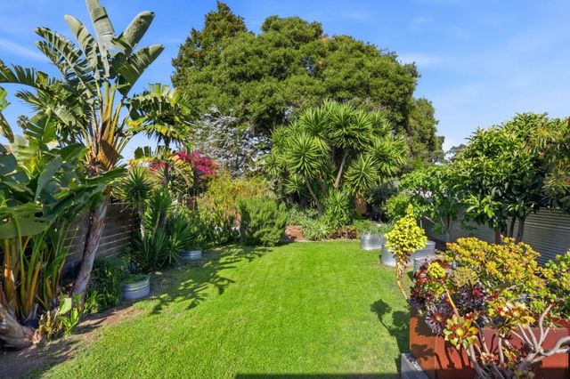 520 Ocean View Avenue, Santa Cruz, CA 95062