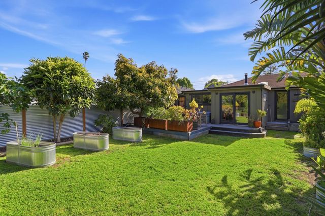 520 Ocean View Avenue, Santa Cruz, CA 95062