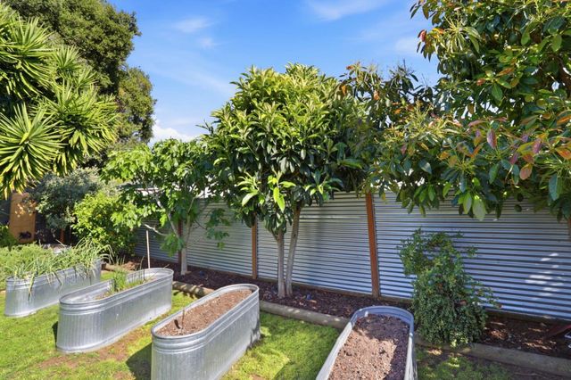 520 Ocean View Avenue, Santa Cruz, CA 95062