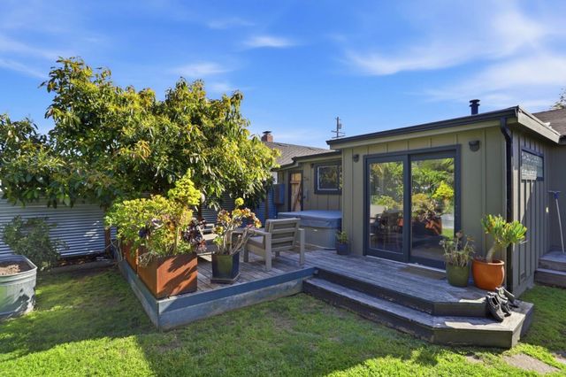 520 Ocean View Avenue, Santa Cruz, CA 95062