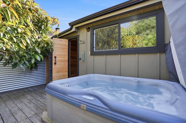 520 Ocean View Avenue, Santa Cruz, CA 95062