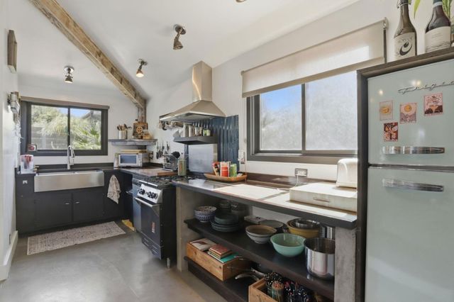 520 Ocean View Avenue, Santa Cruz, CA 95062