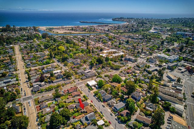 520 Ocean View Avenue, Santa Cruz, CA 95062