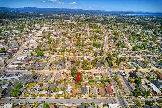 520 Ocean View Avenue, Santa Cruz, CA 95062