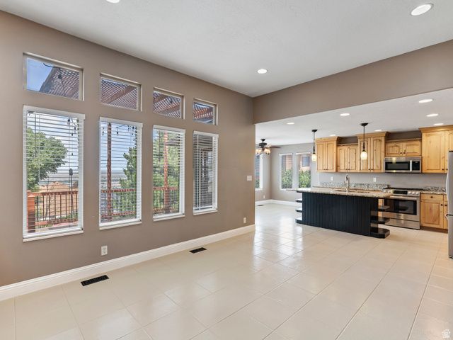 581 E DORTHEA WAY, North Salt Lake, UT 84054