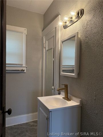 240 Clay Street, New Albany, IN 47150