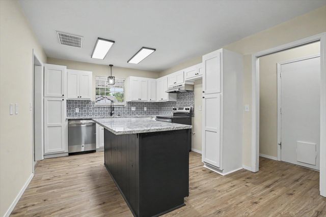 1009 N Forest Place, Jenks, OK 74037