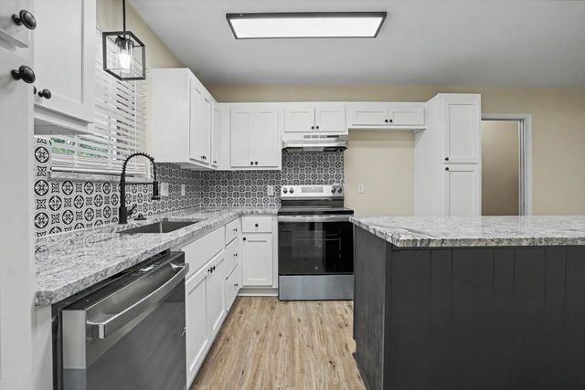 1009 N Forest Place, Jenks, OK 74037