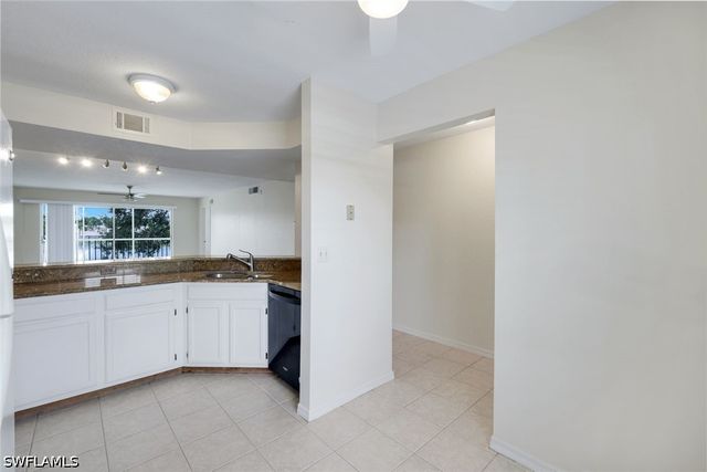 9580 Victoria LN 205, Naples, FL 34109
