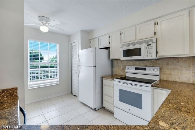 9580 Victoria LN 205, Naples, FL 34109