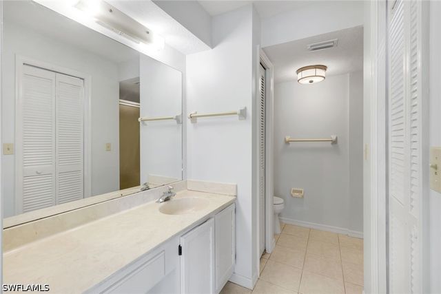 9580 Victoria LN 205, Naples, FL 34109